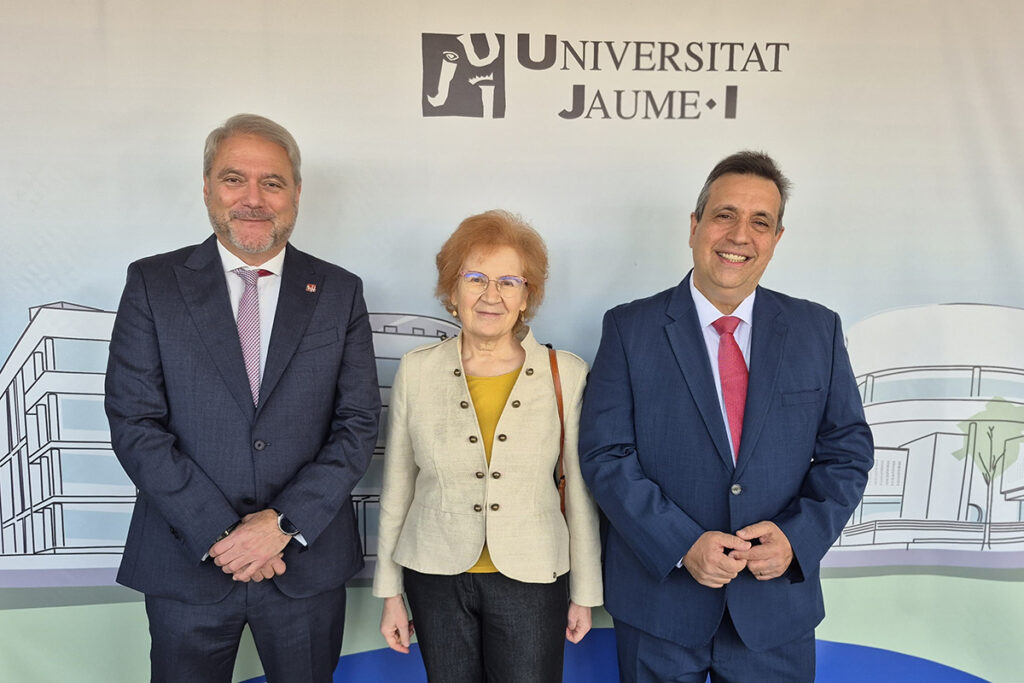 Margarita del Val con Juan José Ruiz y Manuel Jordán